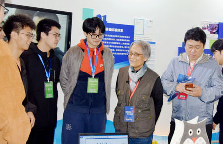 “不刷題的吳姥姥”現(xiàn)場(chǎng)開講 智慧教育裝備改變課堂教學(xué)