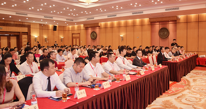 �ڶ������Ͻ����b��l(f��)չՓ���ɹ��e�k