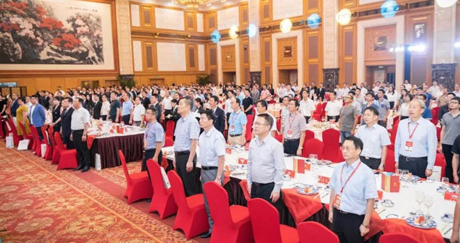 �����b��l(f��)չ�c����Փ���������e�k